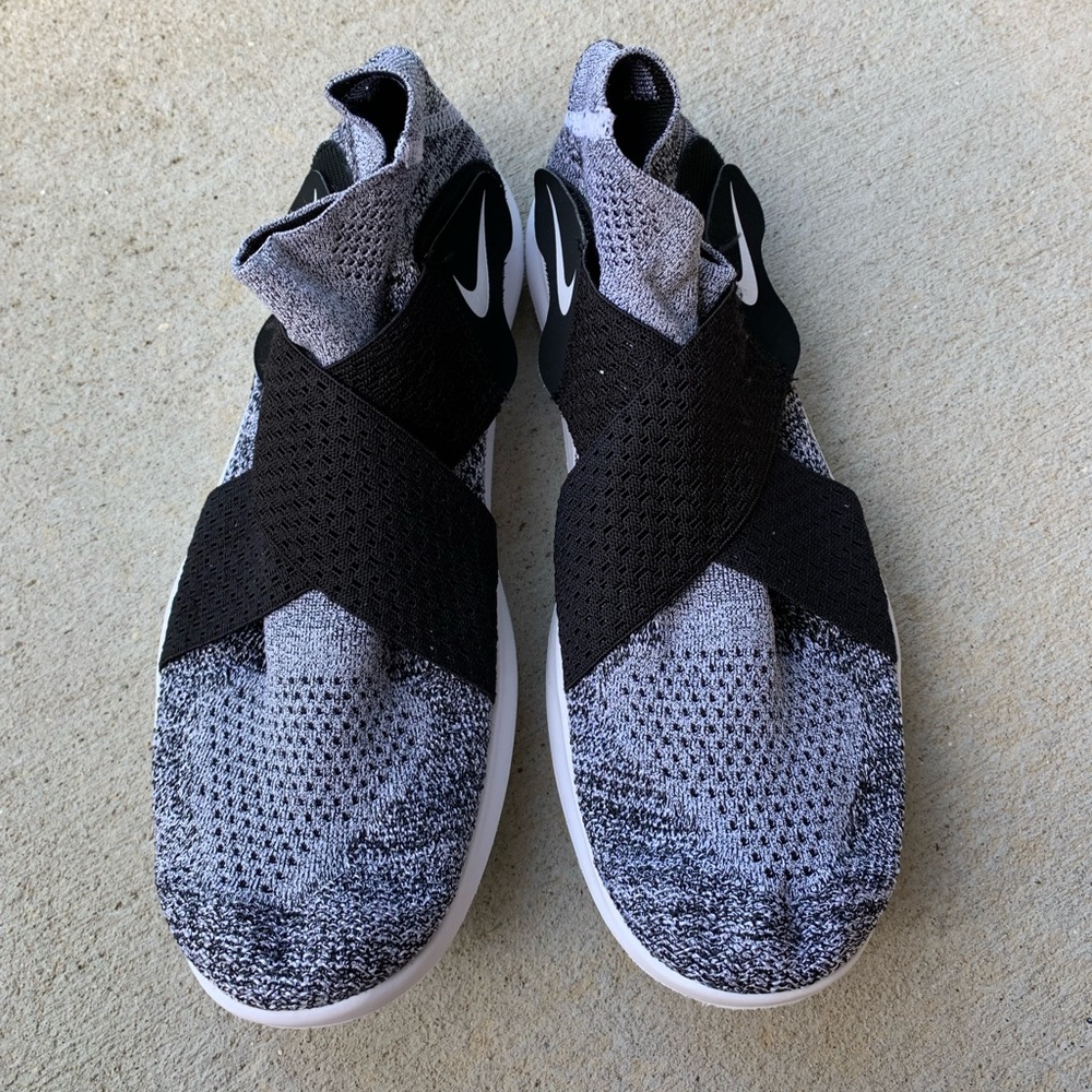 Nike tennis shoes - great condition!